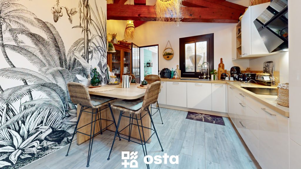 EXCLUSIVITE   HYERES – Villa T6 avec vue mer sur les Îles d’Or   Secteur résidentiel Costebelle