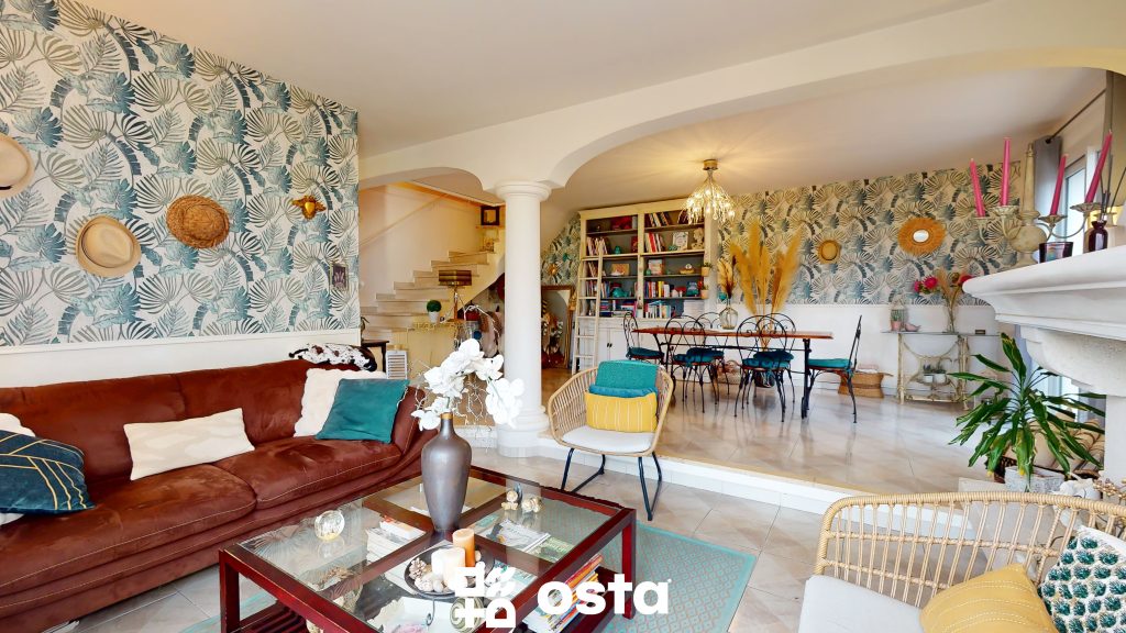 EXCLUSIVITE   HYERES – Villa T6 avec vue mer sur les Îles d’Or   Secteur résidentiel Costebelle