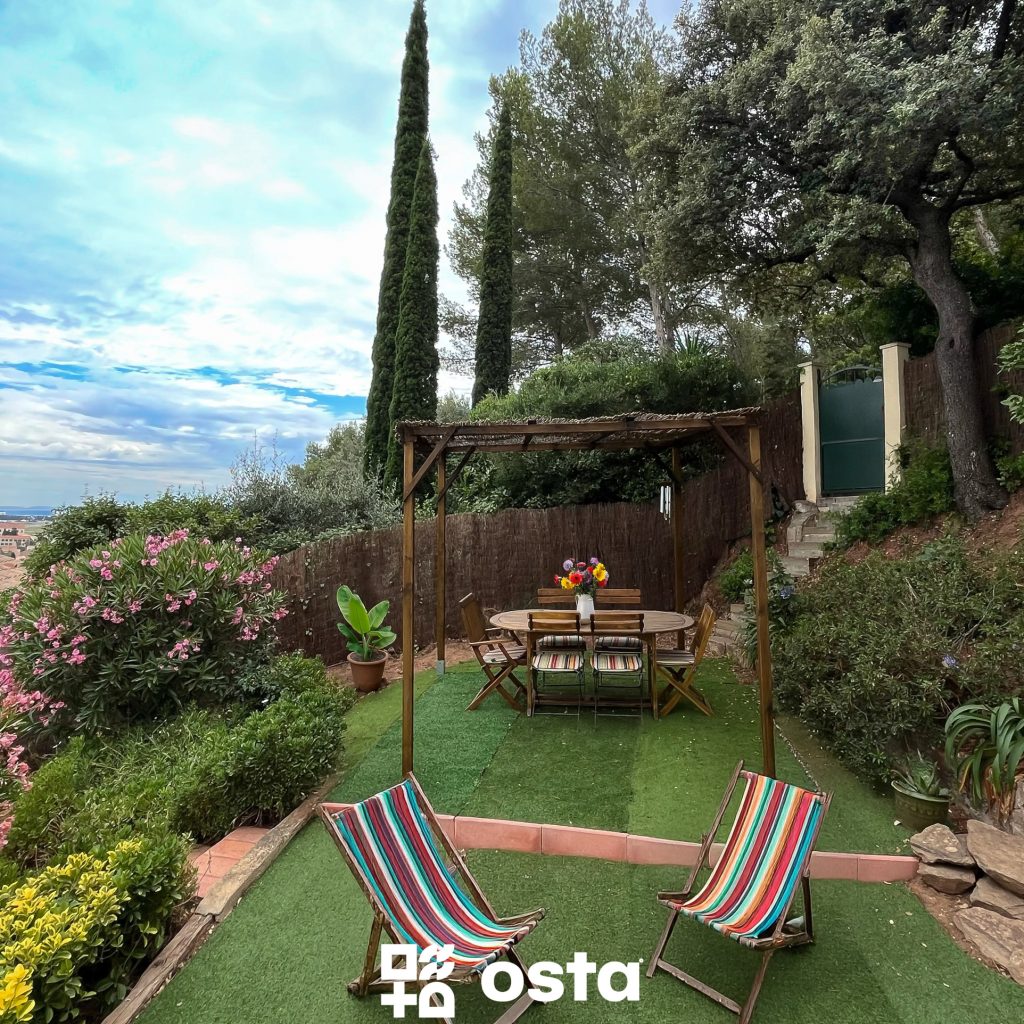 EXCLUSIVITE   HYERES – Villa T6 avec vue mer sur les Îles d’Or   Secteur résidentiel Costebelle