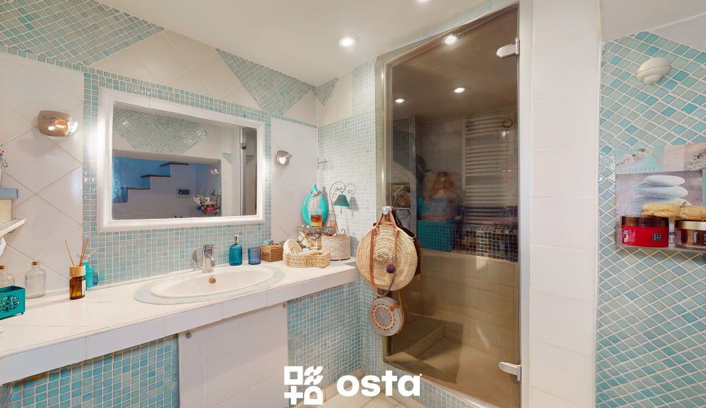 EXCLUSIVITE   HYERES – Villa T6 avec vue mer sur les Îles d’Or   Secteur résidentiel Costebelle