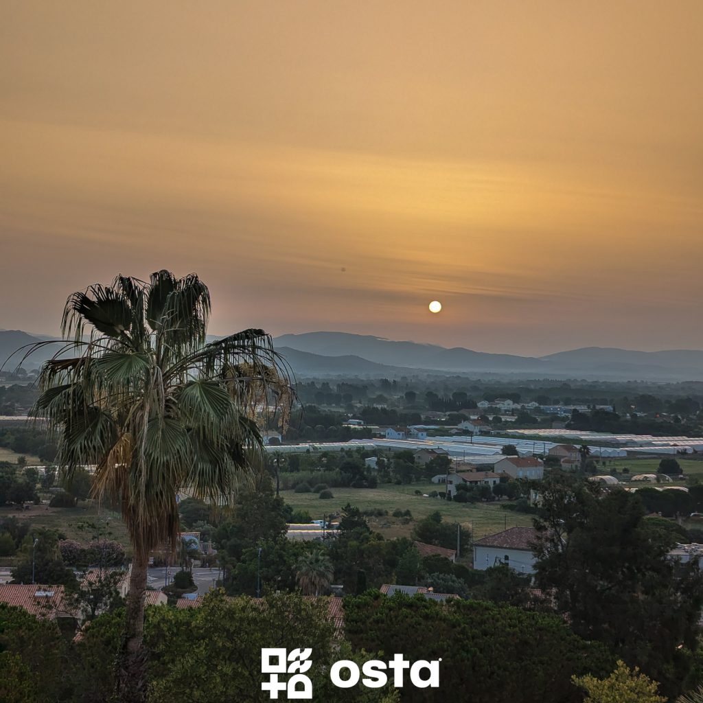 EXCLUSIVITE   HYERES – Villa T6 avec vue mer sur les Îles d’Or   Secteur résidentiel Costebelle