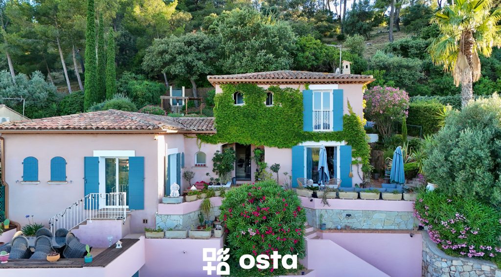 EXCLUSIVITE   HYERES – Villa T6 avec vue mer sur les Îles d’Or   Secteur résidentiel Costebelle